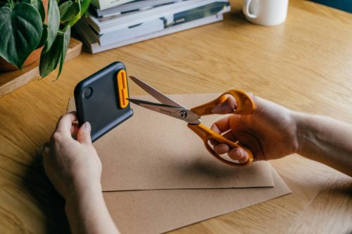 Fiskars ClipSharp ollóélező (1081129) – gyors és egyszerű megoldás éles ollókhoz