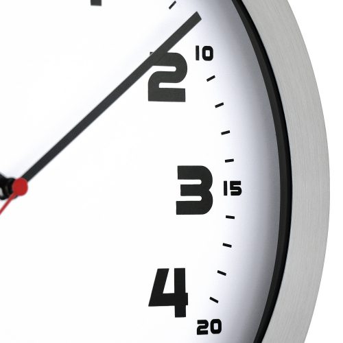 Prim Melange 29,5cm fém-üveg falióra, fehér számlappal, gravírozható (E01.2482.7000)